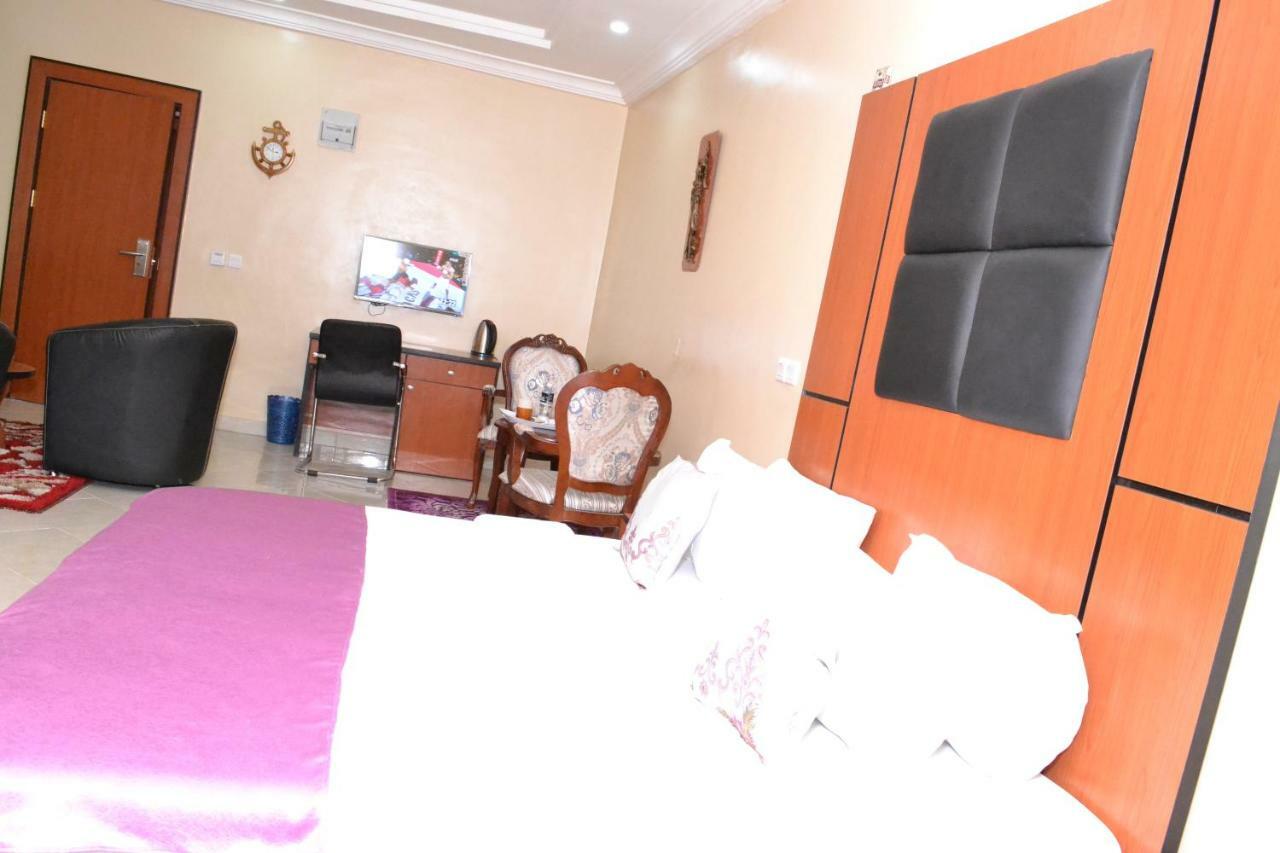 Limoh Suites Benin City Kültér fotó